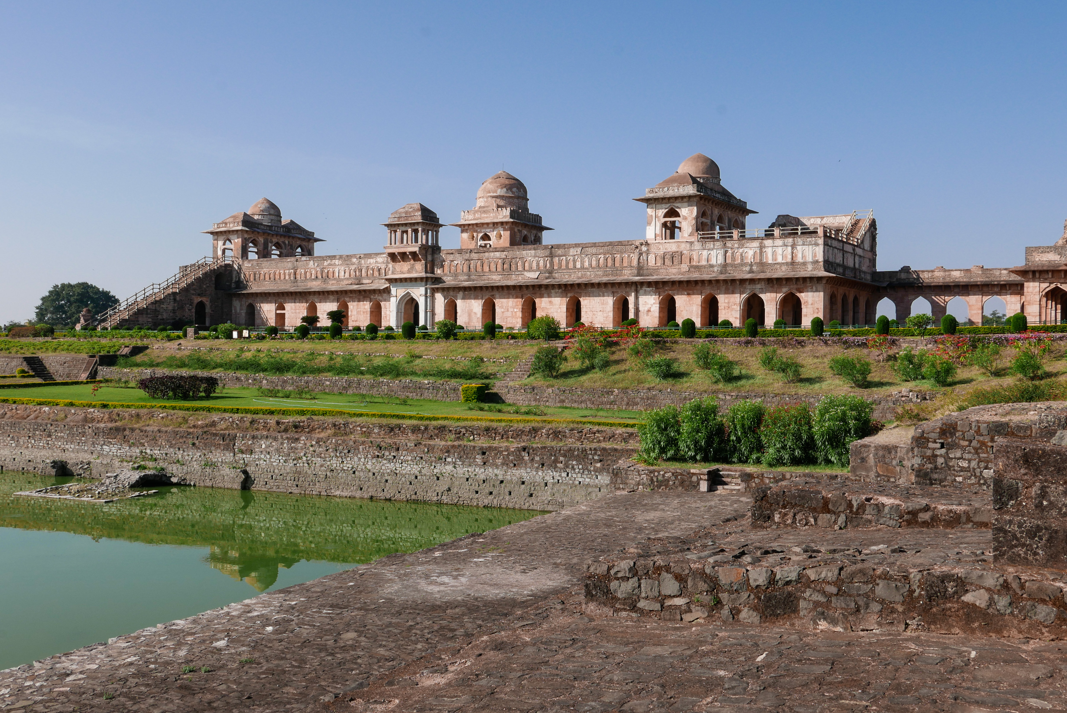 Schiffspalast - erinnert an eine Schiffsbrück